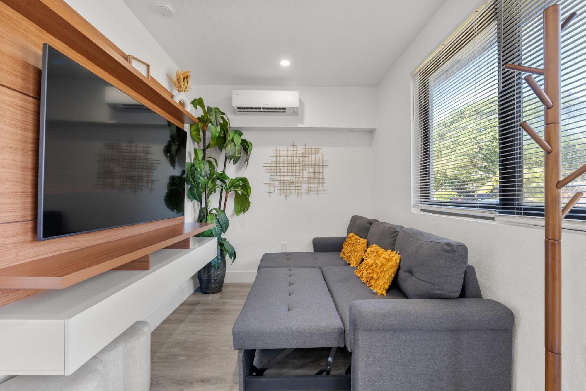 Casa Bethel Just 6 Minutes From Lauderdale Airport And 10 Minutes From The Apartment *