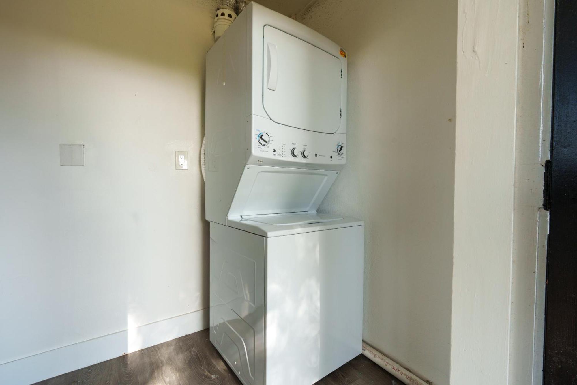 Casa Bethel Just 6 Minutes From Lauderdale Airport And 10 Minutes From The Apartment *