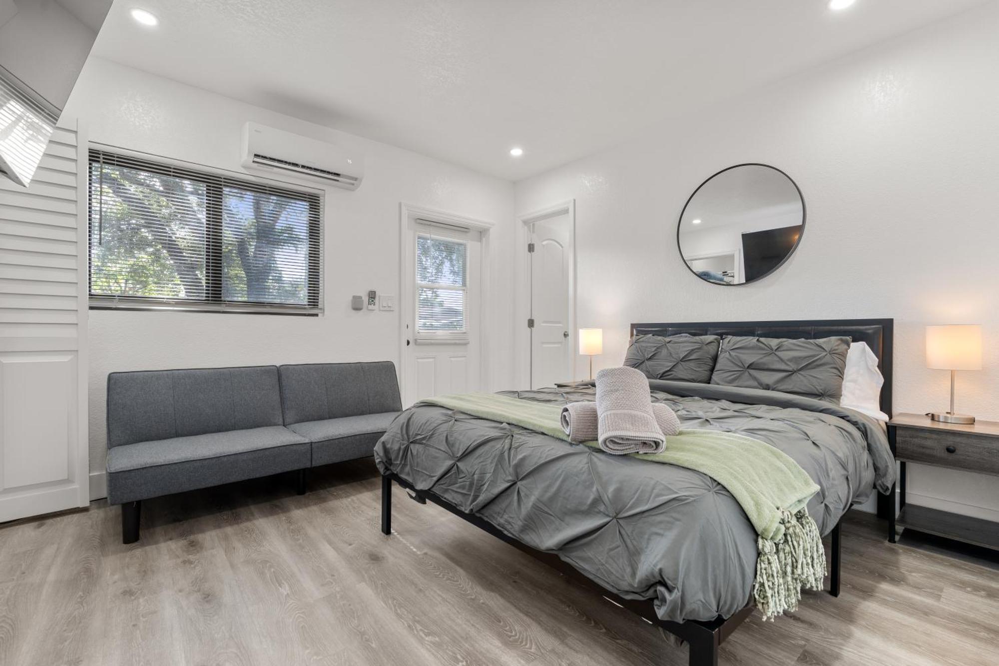 Casa Bethel Just 6 Minutes From Lauderdale Airport And 10 Minutes From The Fort Lauderdale
