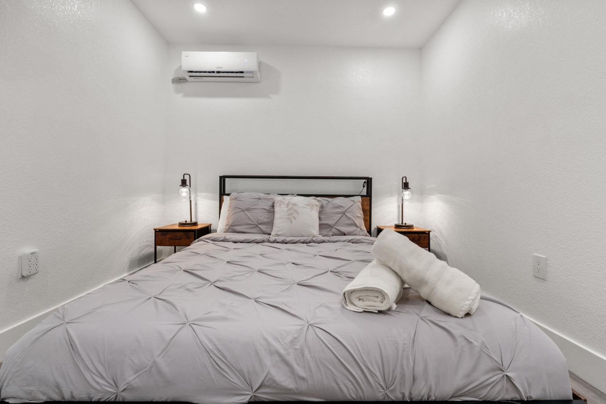 Casa Bethel Just 6 Minutes From Lauderdale Airport And 10 Minutes From The Fort Lauderdale