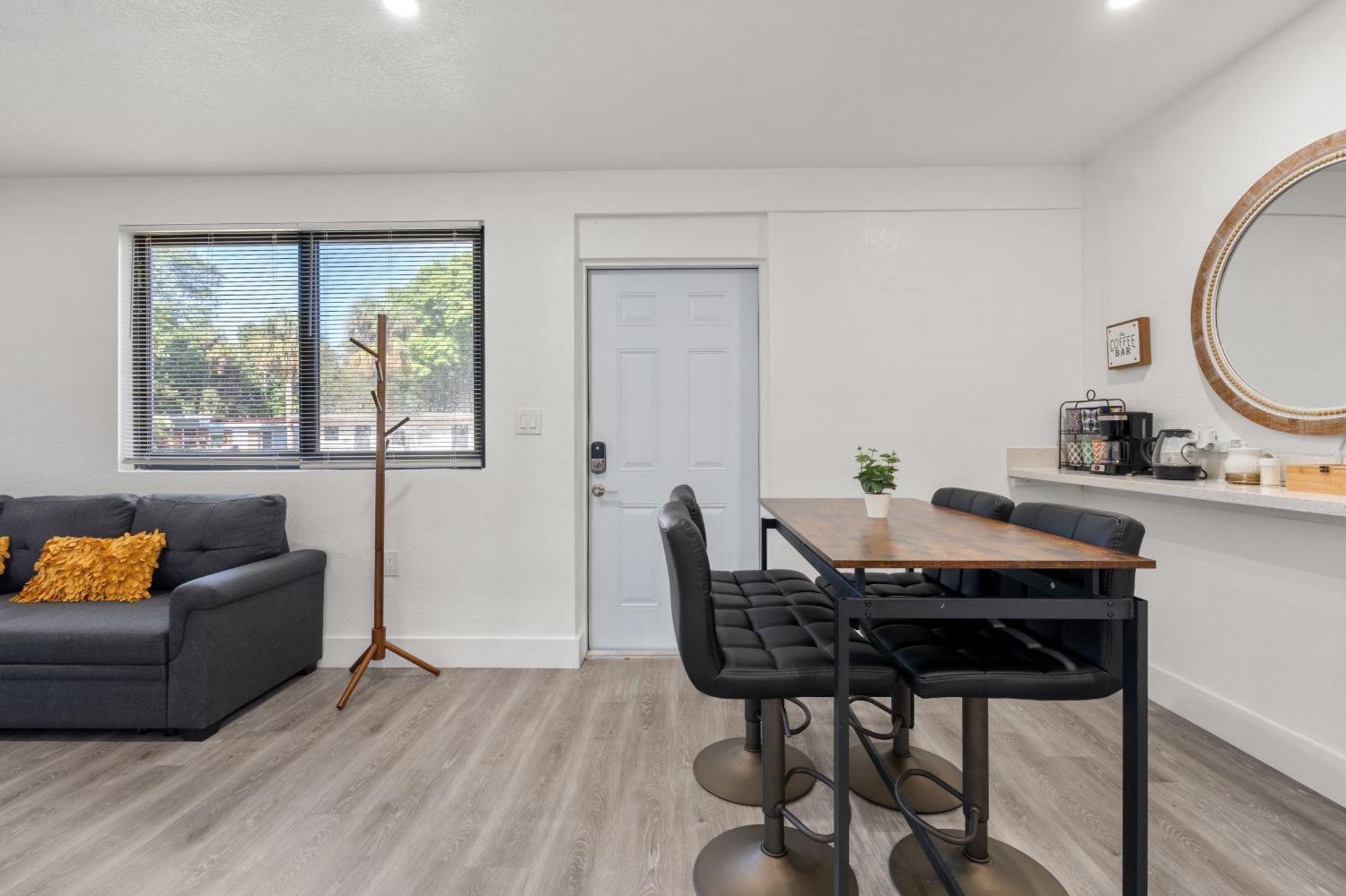 Casa Bethel Just 6 Minutes From Lauderdale Airport And 10 Minutes From The Apartment *