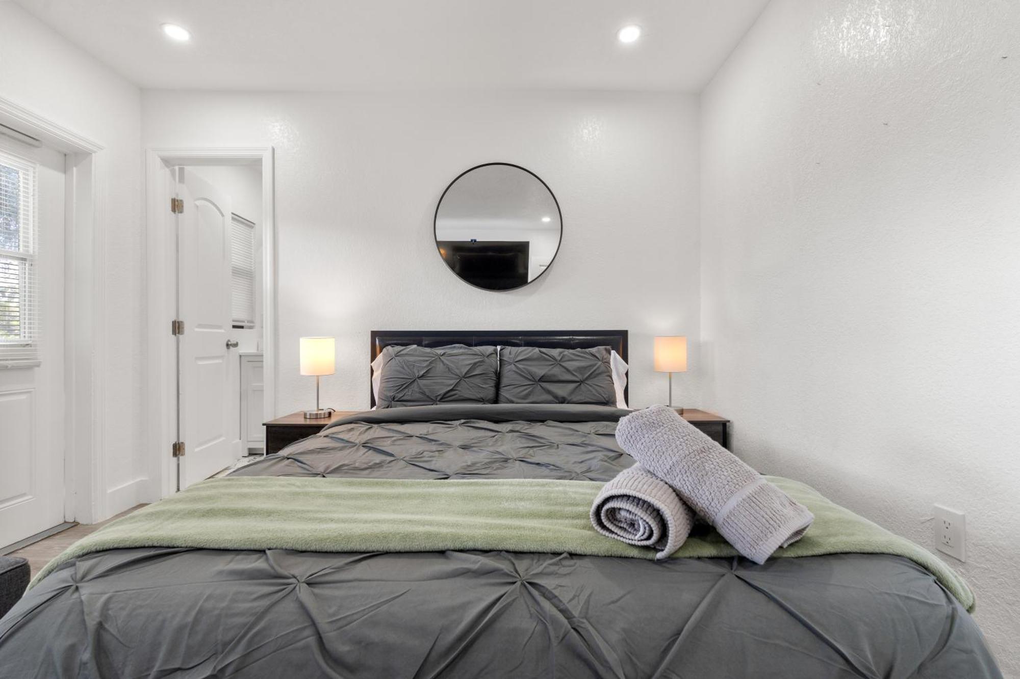 Casa Bethel Just 6 Minutes From Lauderdale Airport And 10 Minutes From The Fort Lauderdale